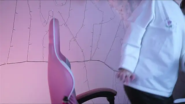 Snapshot of Lana__May chatting on 02-12-25, 02:43 Lana May online show from 02-12-25, 02:43