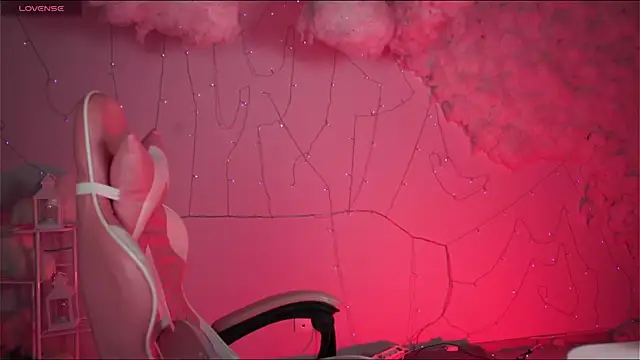 Snapshot of Lana__May chatting on 03-21-25, 11:12 Lana May online show from 03-21-25, 11:12