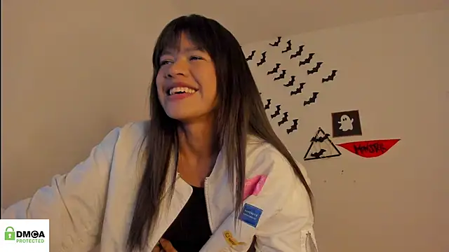 meganthompsonn22 online show from 10-28-25, 07:23