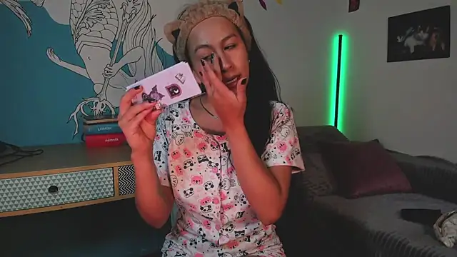 EmiGomez  online show from 02-07-26, 12:09