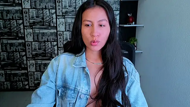Snapshot of EmiGomez_ chatting on 07-04-26, 12:06 EmiGomez online show from 07-04-26, 12:06