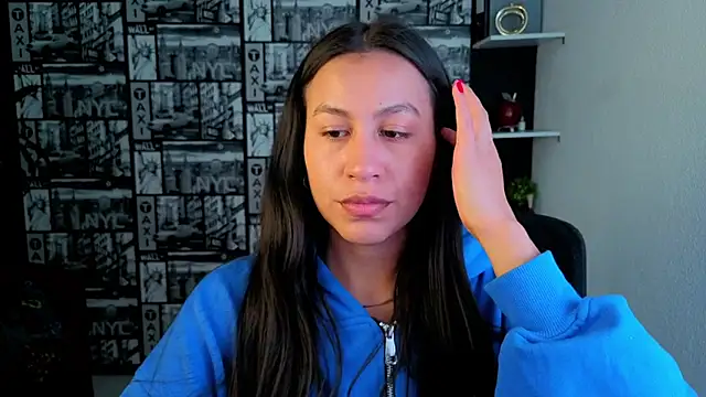 Snapshot of EmiGomez_ chatting on 07-06-26, 02:52 EmiGomez online show from 07-06-26, 02:52