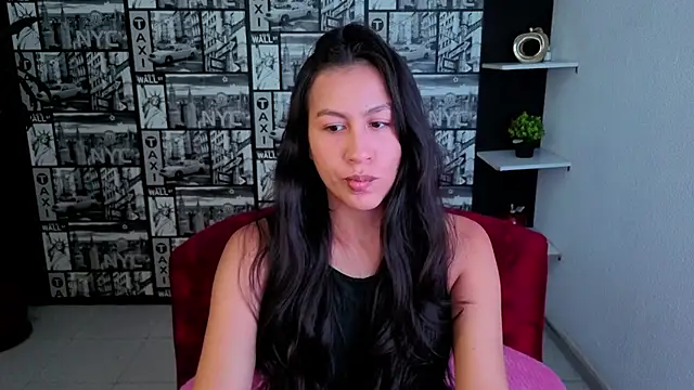 Snapshot of EmiGomez_ chatting on 07-09-26, 02:37 EmiGomez online show from 07-09-26, 02:37