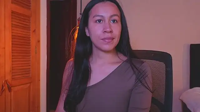 Snapshot of EmiGomez_ chatting on 07-11-26, 03:42 EmiGomez online show from 07-11-26, 03:42