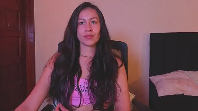 Snapshot of EmiGomez_ chatting on 07-12-26, 04:31 EmiGomez online show from 07-12-26, 04:31