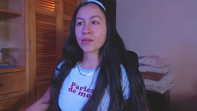 Snapshot of EmiGomez_ chatting on 07-18-26, 12:48 EmiGomez online show from 07-18-26, 12:48