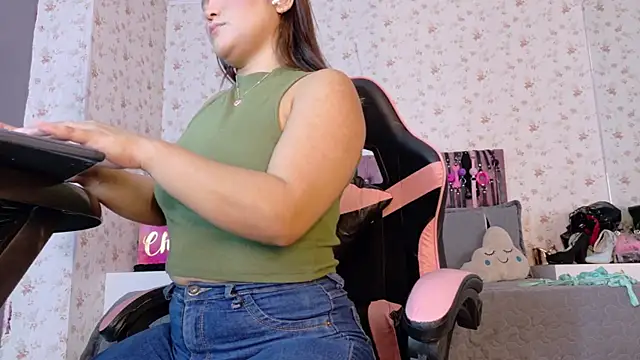 AvrillThomas online show from 11-12-25, 04:29