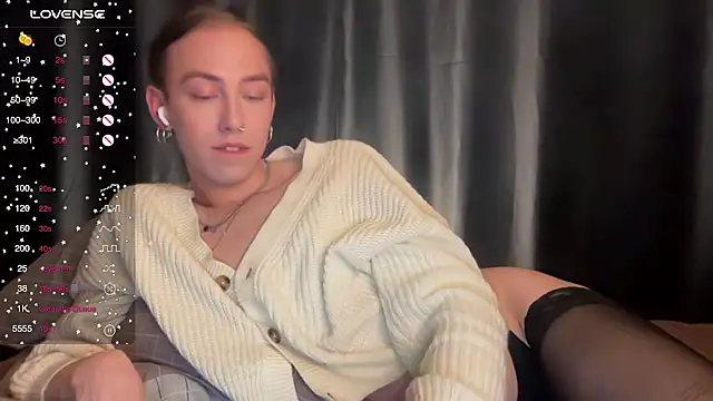 Snapshot of Avril_Pearly_ chatting on 12-06-24, 10:19 Avril Pearly online show from 12-06-24, 10:19