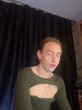 Snapshot of Avril_Pearly_ chatting on 02-05-25, 07:53 Avril Pearly online show from 02-05-25, 07:53