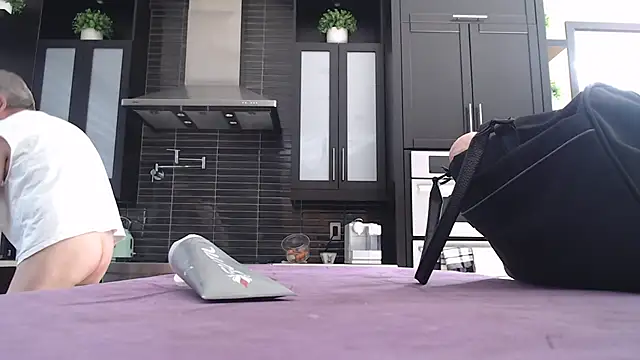 Toy-Daddy online show from 10-13-25, 06:41