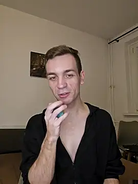 Snapshot of nickdtr chatting on 12-15-25, 06:01 nickdtr online show from 12-15-25, 06:01