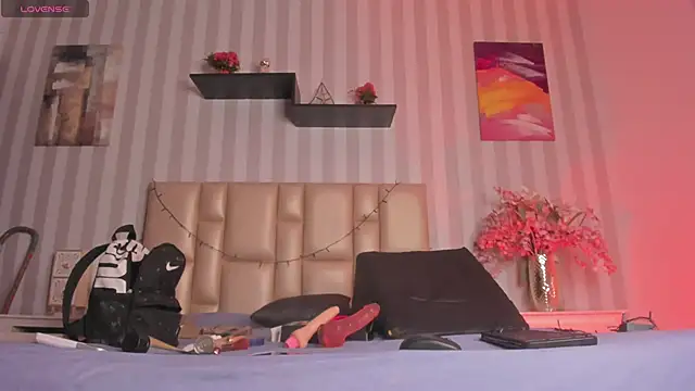 Snapshot of vayoleen chatting on 12-17-24, 03:28 vayoleen online show from 12-17-24, 03:28