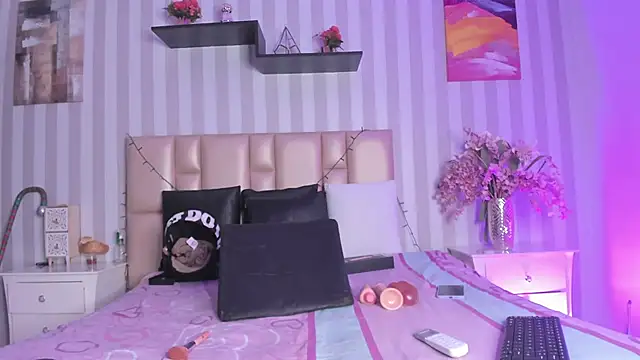 Snapshot of vayoleen chatting on 12-18-24, 05:21 vayoleen online show from 12-18-24, 05:21