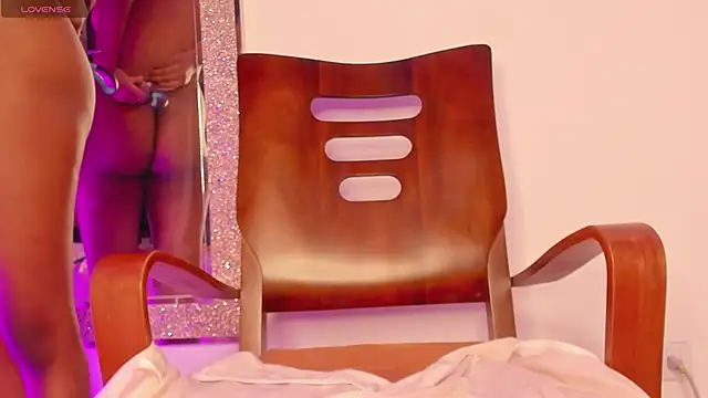 Snapshot of vayoleen chatting on 12-19-24, 09:18 vayoleen online show from 12-19-24, 09:18