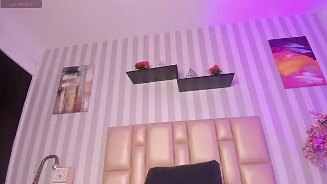 Snapshot of vayoleen chatting on 12-24-24, 02:44 vayoleen online show from 12-24-24, 02:44