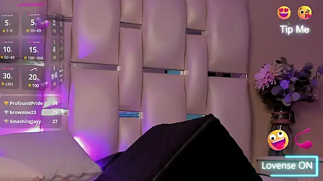 Snapshot of vayoleen chatting on 02-14-25, 01:13 vayoleen online show from 02-14-25, 01:13