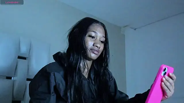 Snapshot of vayoleen chatting on 02-16-25, 12:54 vayoleen online show from 02-16-25, 12:54