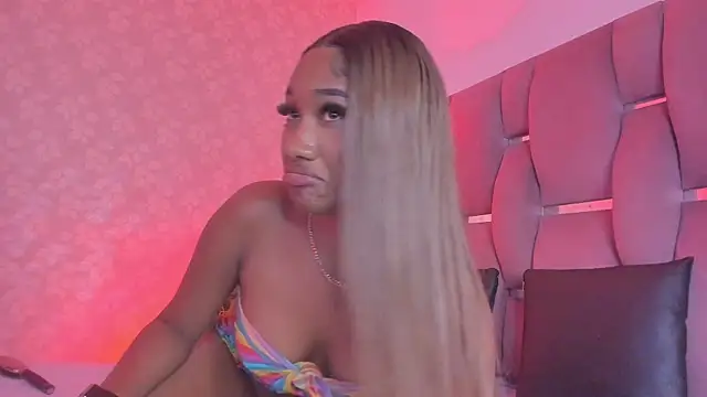 Snapshot of vayoleen chatting on 10-02-25, 01:23 vayoleen online show from 10-02-25, 01:23