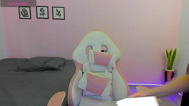 sophie pazz online show from 11-14-25, 08:40