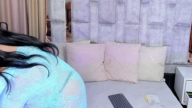 lila noa online show from 12-01-25, 07:41