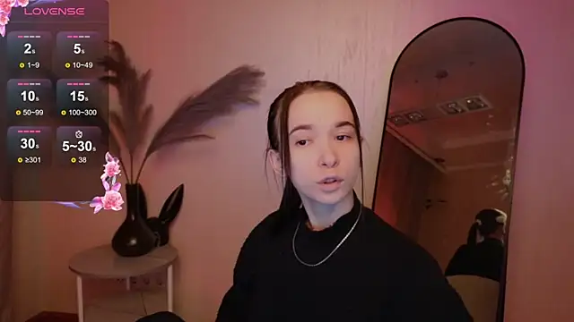 Snapshot of LilithStrangfor chatting on 03-19-25, 11:25 LilithStrangfor online show from 03-19-25, 11:25