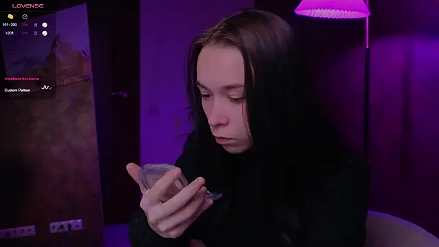 Snapshot of LilithStrangfor chatting on 09-30-25, 08:41 LilithStrangfor online show from 09-30-25, 08:41