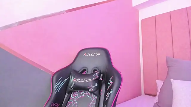 lilith noahh online show from 01-17-25, 06:36