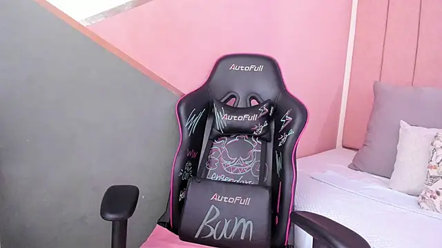 lilith noahh online show from 01-19-25, 04:12