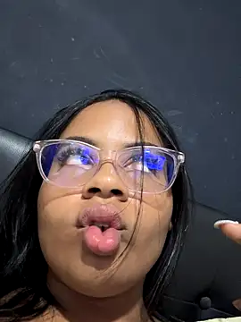 Snapshot of SussiSotto chatting on 12-08-24, 08:25 SussiSotto online show from 12-08-24, 08:25