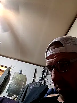 Snapshot of gettinit2wice chatting on 02-06-25, 12:16 gettinit2wice online show from 02-06-25, 12:16