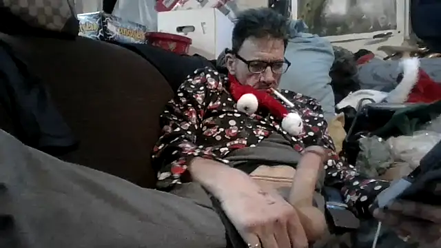 Snapshot of gettinit2wice chatting on 11-28-25, 09:45 gettinit2wice online show from 11-28-25, 09:45