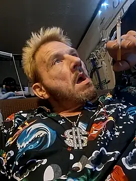 Snapshot of gettinit2wice chatting on 12-15-25, 04:50 gettinit2wice online show from 12-15-25, 04:50