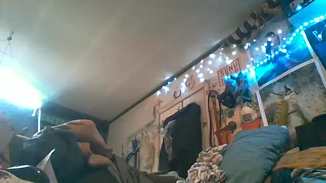 Snapshot of gettinit2wice chatting on 12-18-25, 11:27 gettinit2wice online show from 12-18-25, 11:27