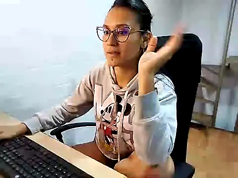 Snapshot of Jessie_Desire chatting on 02-08-25, 05:18 Jessie Desire online show from 02-08-25, 05:18