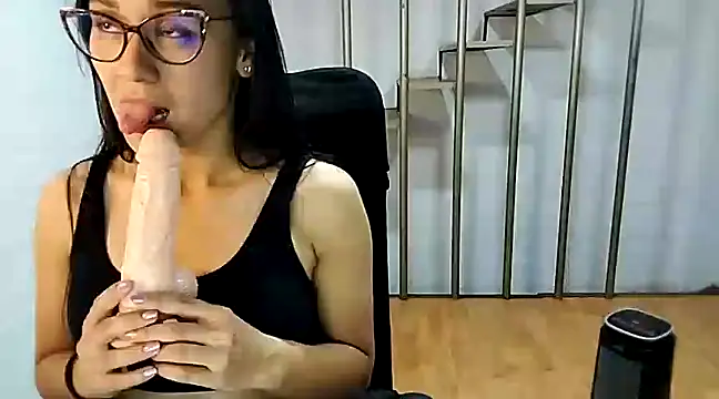 Snapshot of Jessie_Desire chatting on 02-20-25, 06:28 Jessie Desire online show from 02-20-25, 06:28