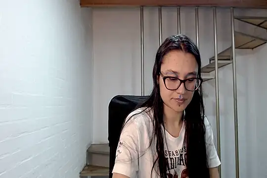 Snapshot of Jessie_Desire chatting on 11-25-25, 01:38 Jessie Desire online show from 11-25-25, 01:38