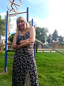 Snapshot of florecita9 chatting on 12-19-24, 10:00 florecita9 online show from 12-19-24, 10:00