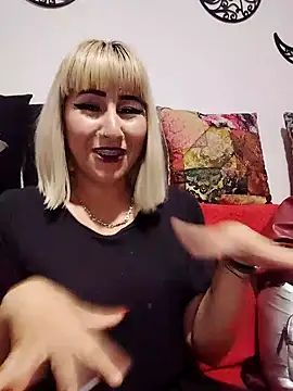 Snapshot of florecita9 chatting on 01-10-25, 10:04 florecita9 online show from 01-10-25, 10:04