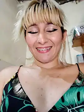 Snapshot of florecita9 chatting on 01-31-25, 12:06 florecita9 online show from 01-31-25, 12:06