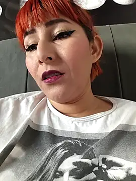 Snapshot of florecita9 chatting on 11-19-25, 05:57 florecita9 online show from 11-19-25, 05:57