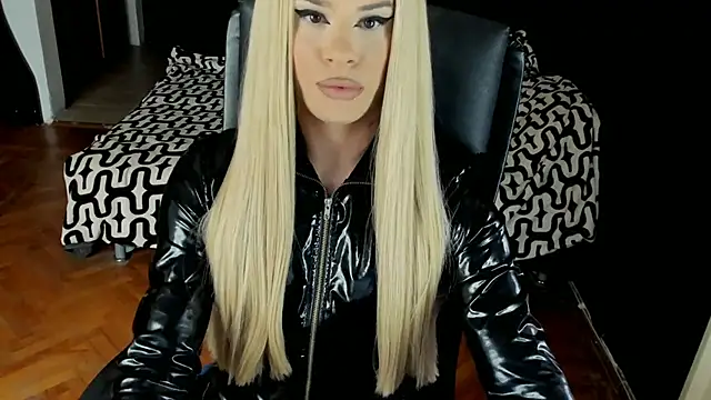 Snapshot of EvelynLexy chatting on 09-27-25, 07:13 EvelynLexy online show from 09-27-25, 07:13