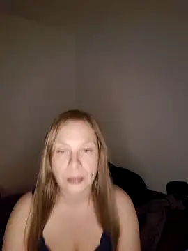 Snapshot of katiestevens chatting on 09-25-25, 09:07 katiestevens online show from 09-25-25, 09:07