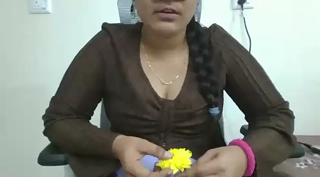 Snapshot of ammu_telugu_192 chatting on 12-28-24, 04:30 ammu telugu 192 online show from 12-28-24, 04:30