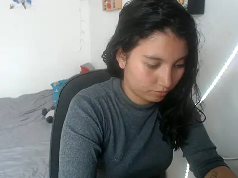 Snapshot of HannaKlein chatting on 12-16-25, 07:08 HannaKlein online show from 12-16-25, 07:08