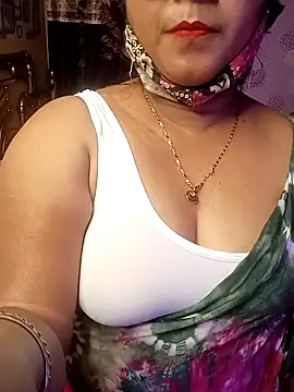 Snapshot of ella_mariya chatting on 12-19-24, 08:02 ella mariya online show from 12-19-24, 08:02