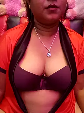 Snapshot of ella_mariya chatting on 10-08-25, 06:38 ella mariya online show from 10-08-25, 06:38