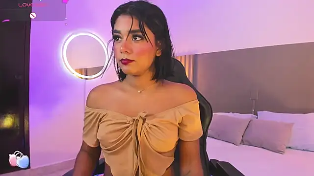 Snapshot of caro03x chatting on 10-22-25, 02:12 caro03x online show from 10-22-25, 02:12