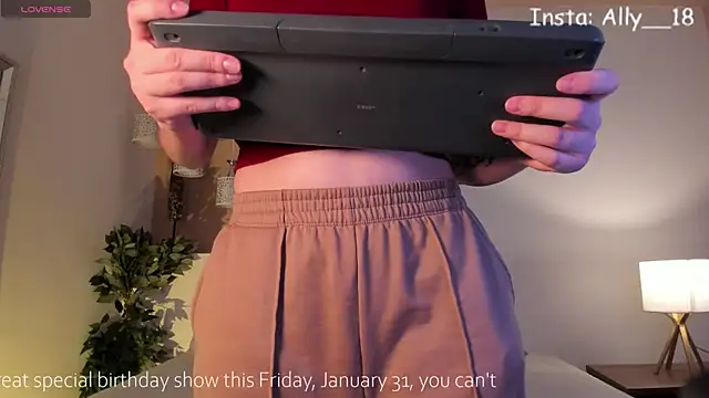 Snapshot of Ally_addams chatting on 01-28-25, 03:36 Ally addams online show from 01-28-25, 03:36