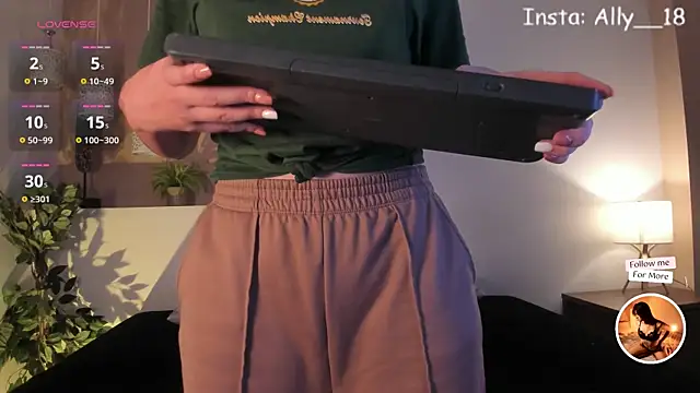 Snapshot of Ally_addams chatting on 01-31-25, 03:41 Ally addams online show from 01-31-25, 03:41