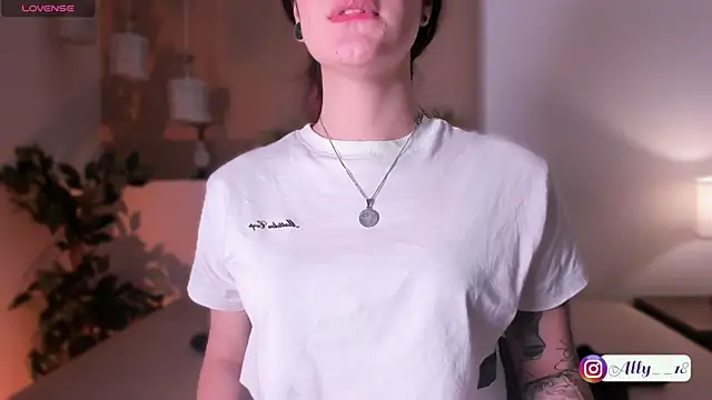 Snapshot of Ally_addams chatting on 09-11-25, 03:39 Ally addams online show from 09-11-25, 03:39